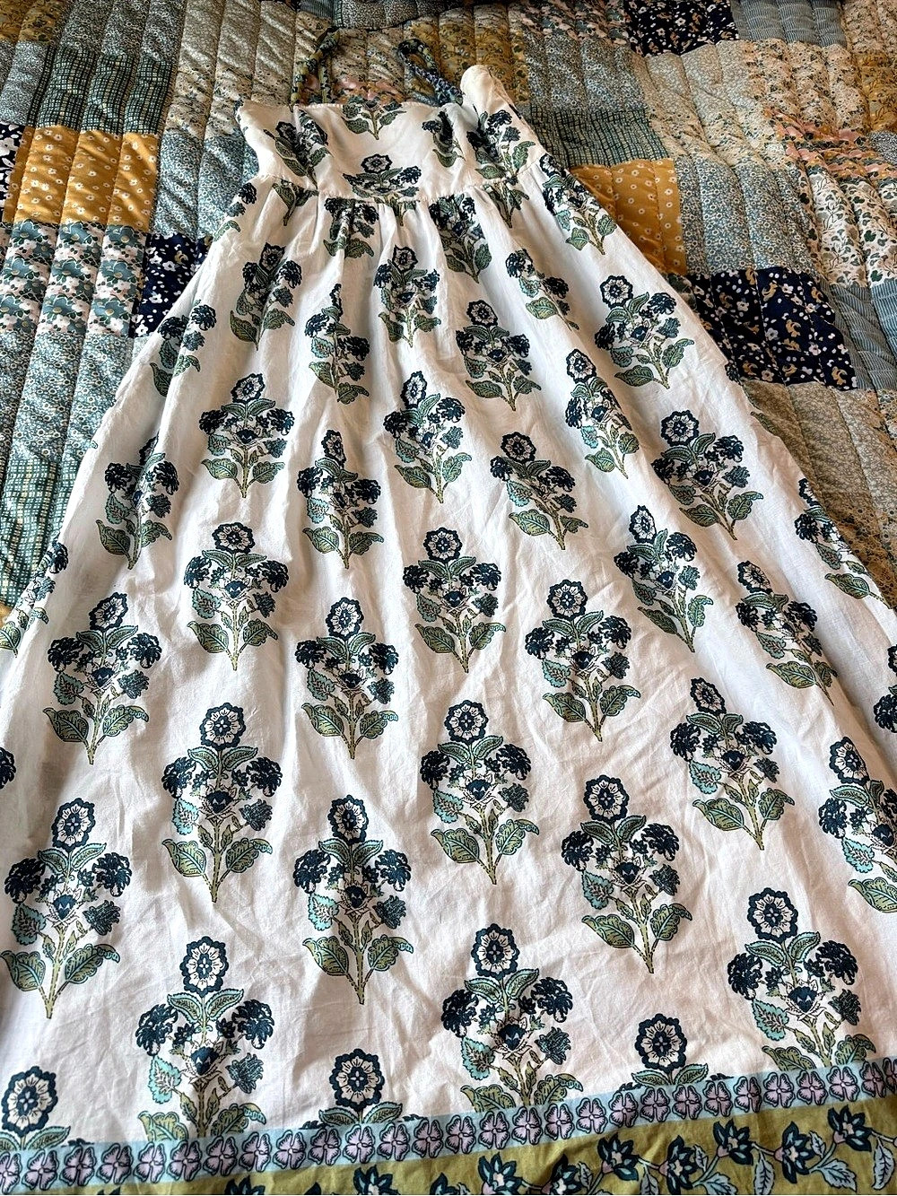 Japna Floral Maxi Dress in White & Green Size Small